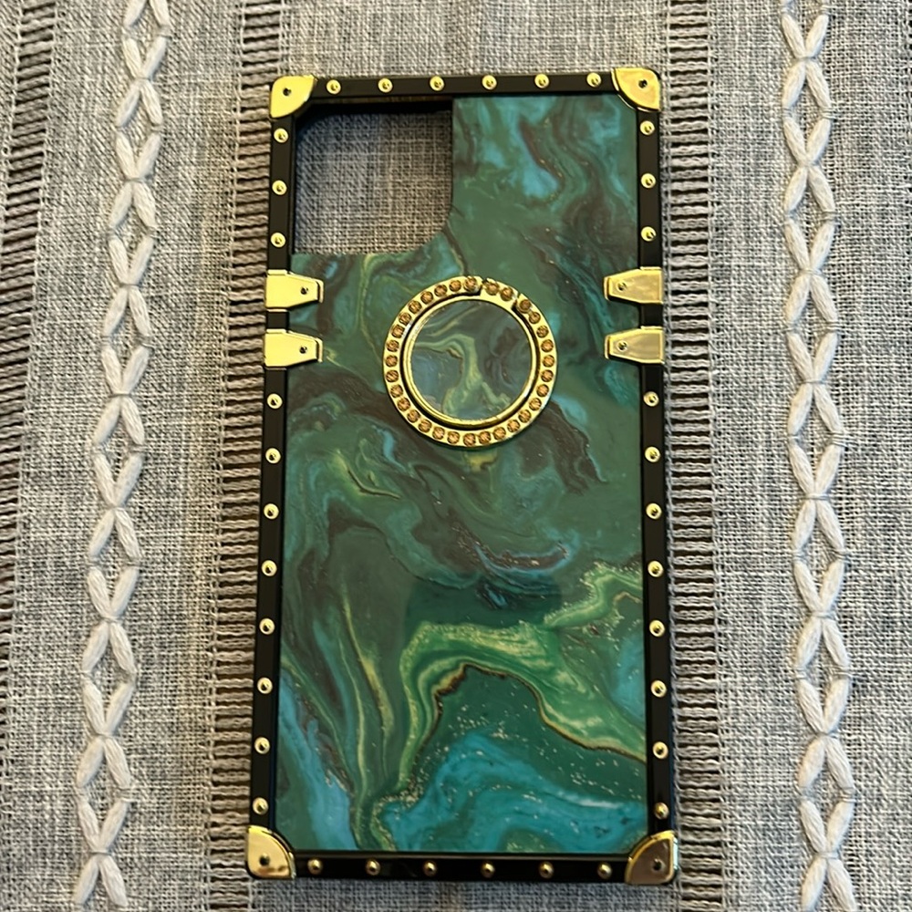 Green Marble Pattern Phone Case with Gold Accent Ring 14 plus